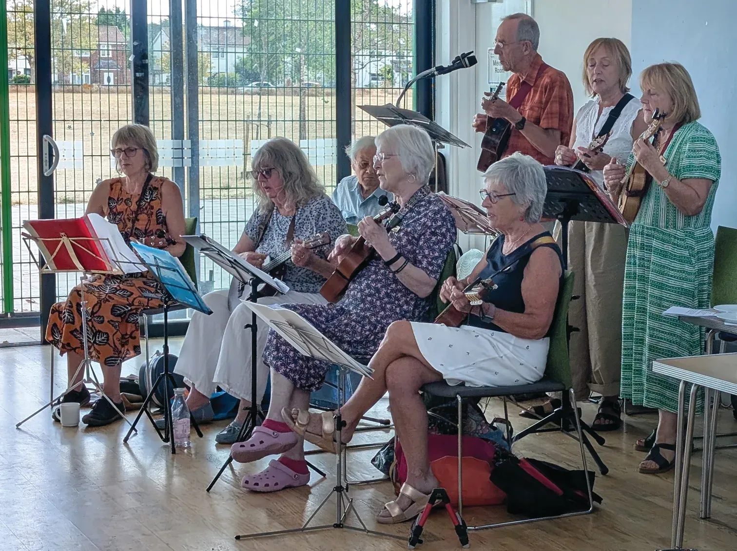 Flukes ukulele band playing at Trumpington Memory Café