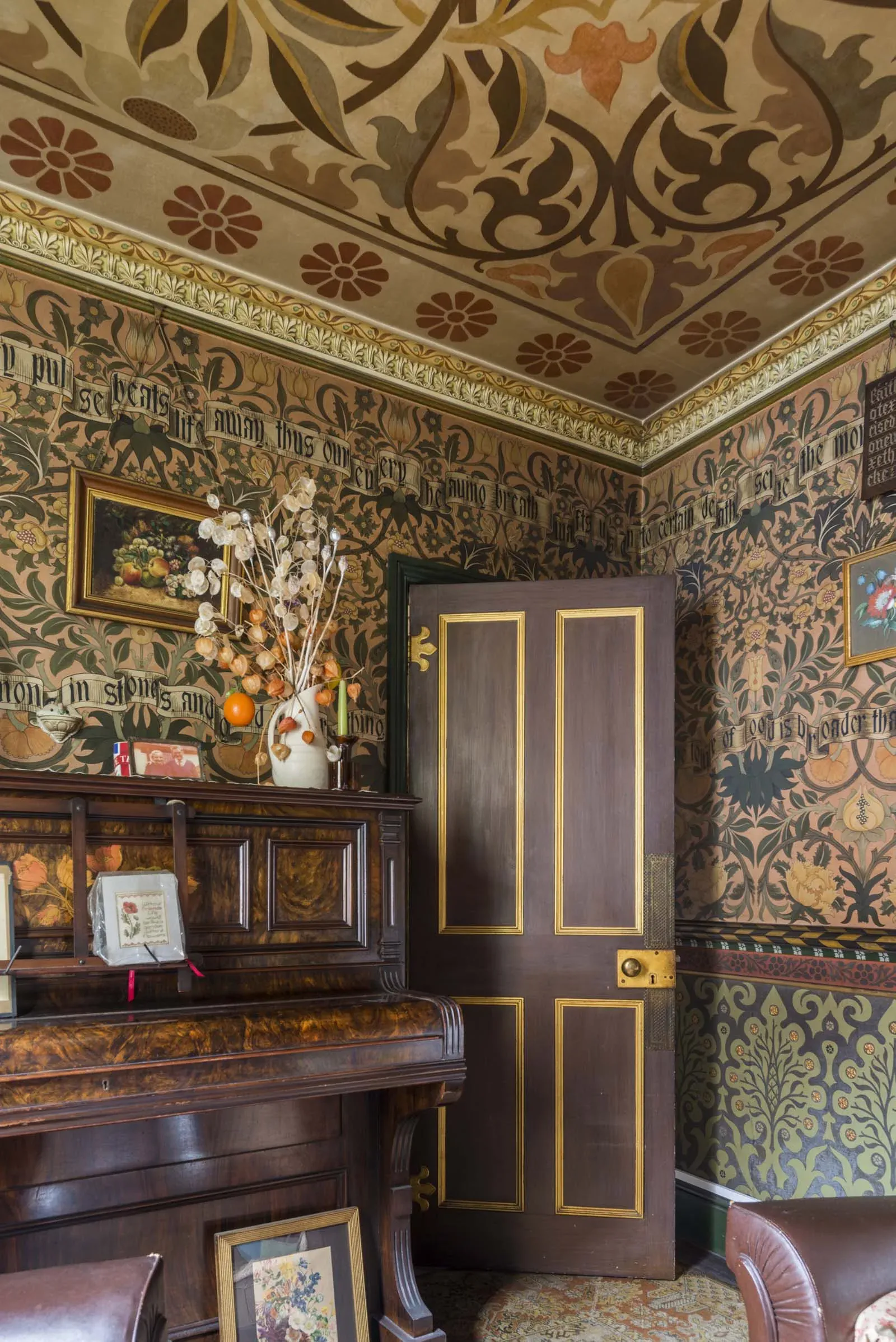 The front room of the David Parr House, photographed by Howard Rice